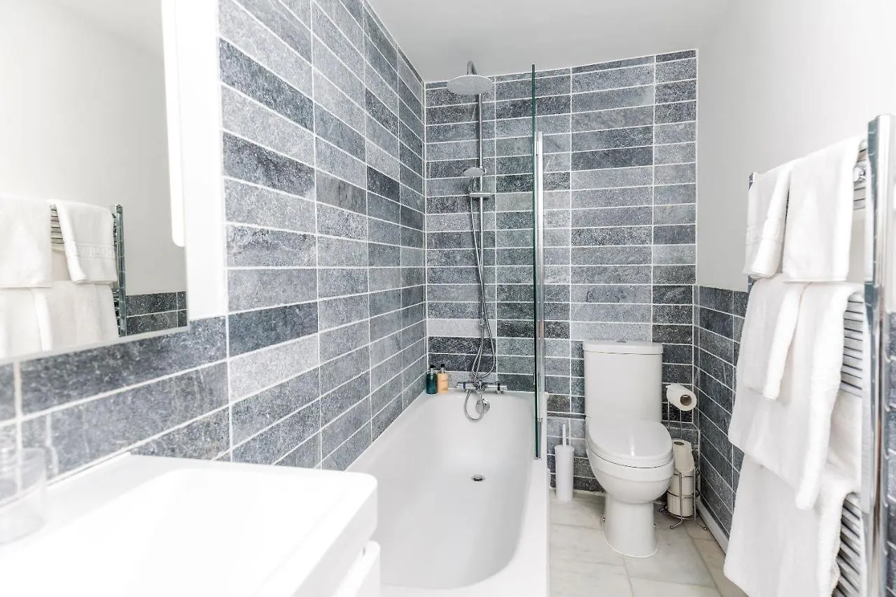 6 Elizabeth House - By Luxury Apartments Cheltenham
